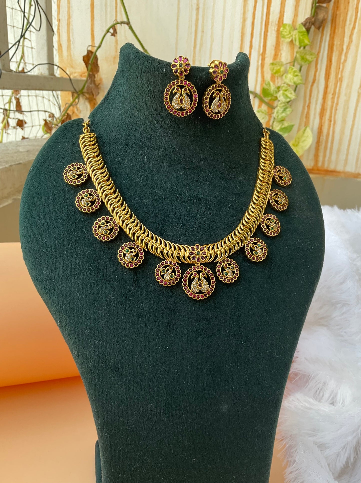 Jelebi Kemp Stone Bottu Mala Necklace