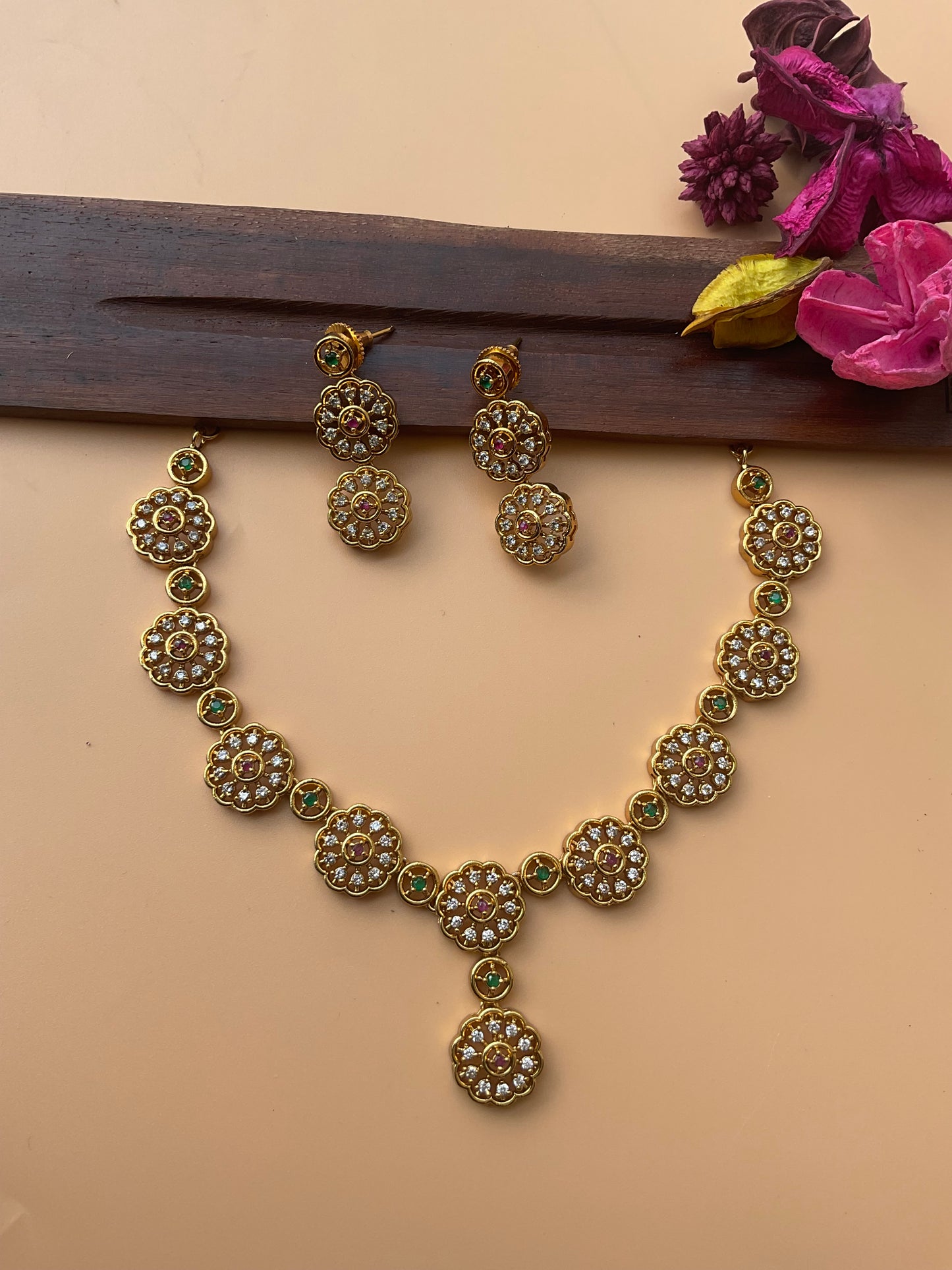 Floral partywear necklace