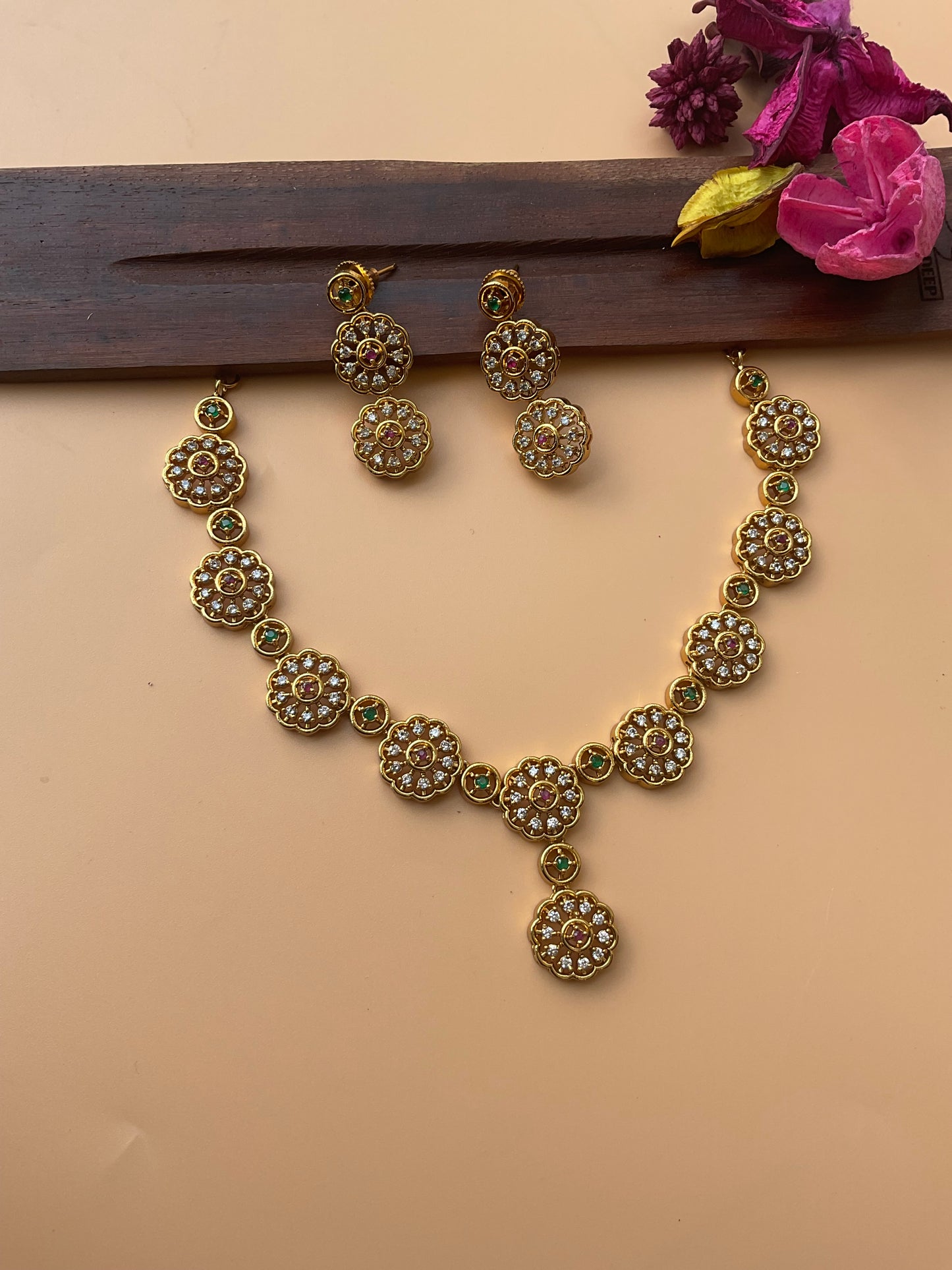 Floral partywear necklace
