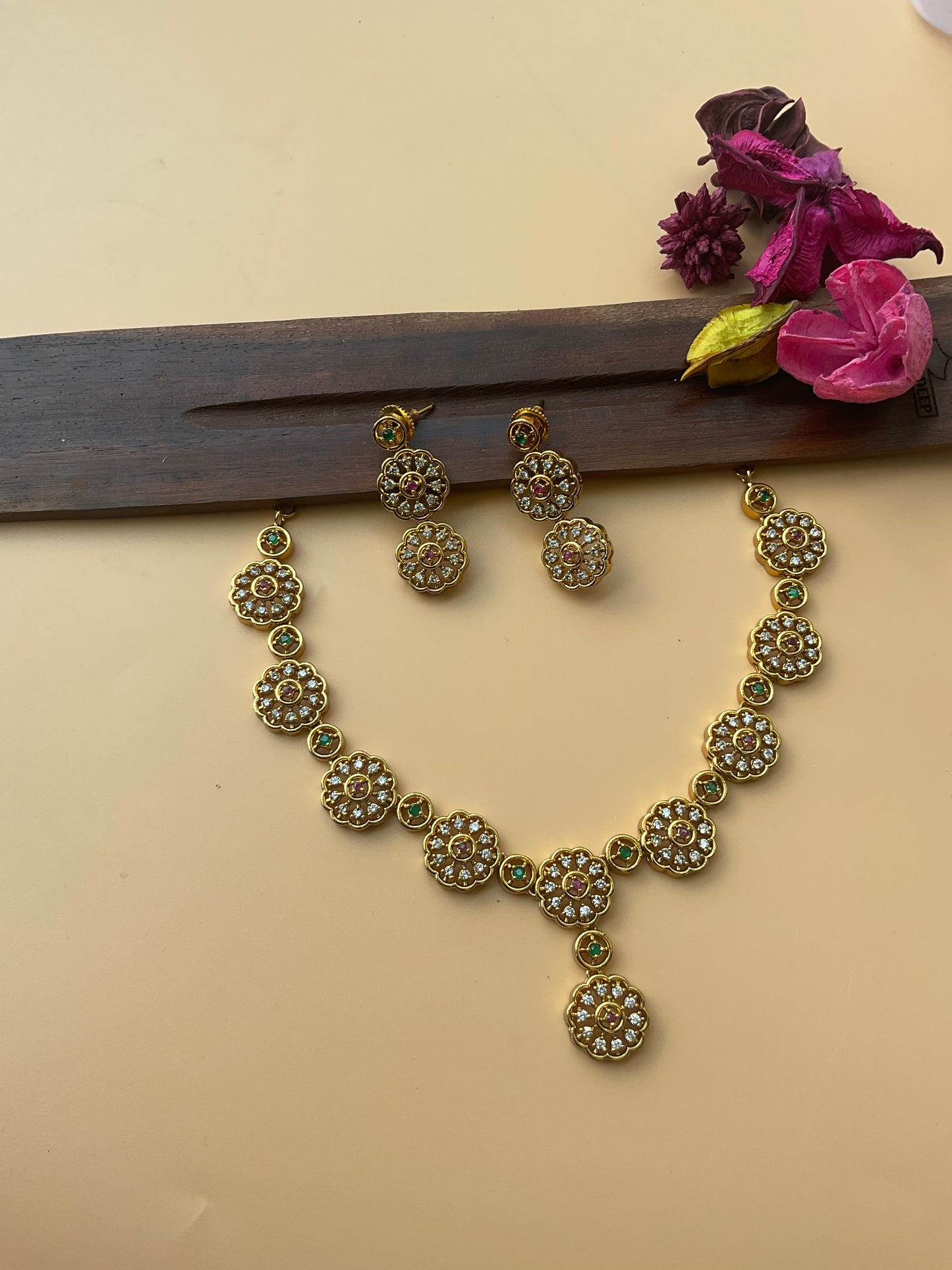 Floral partywear necklace