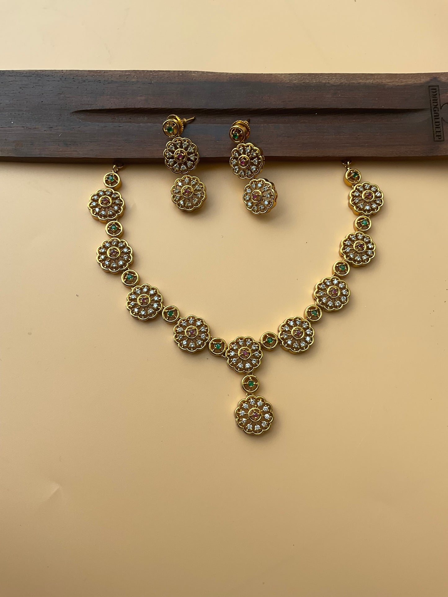 Floral partywear necklace