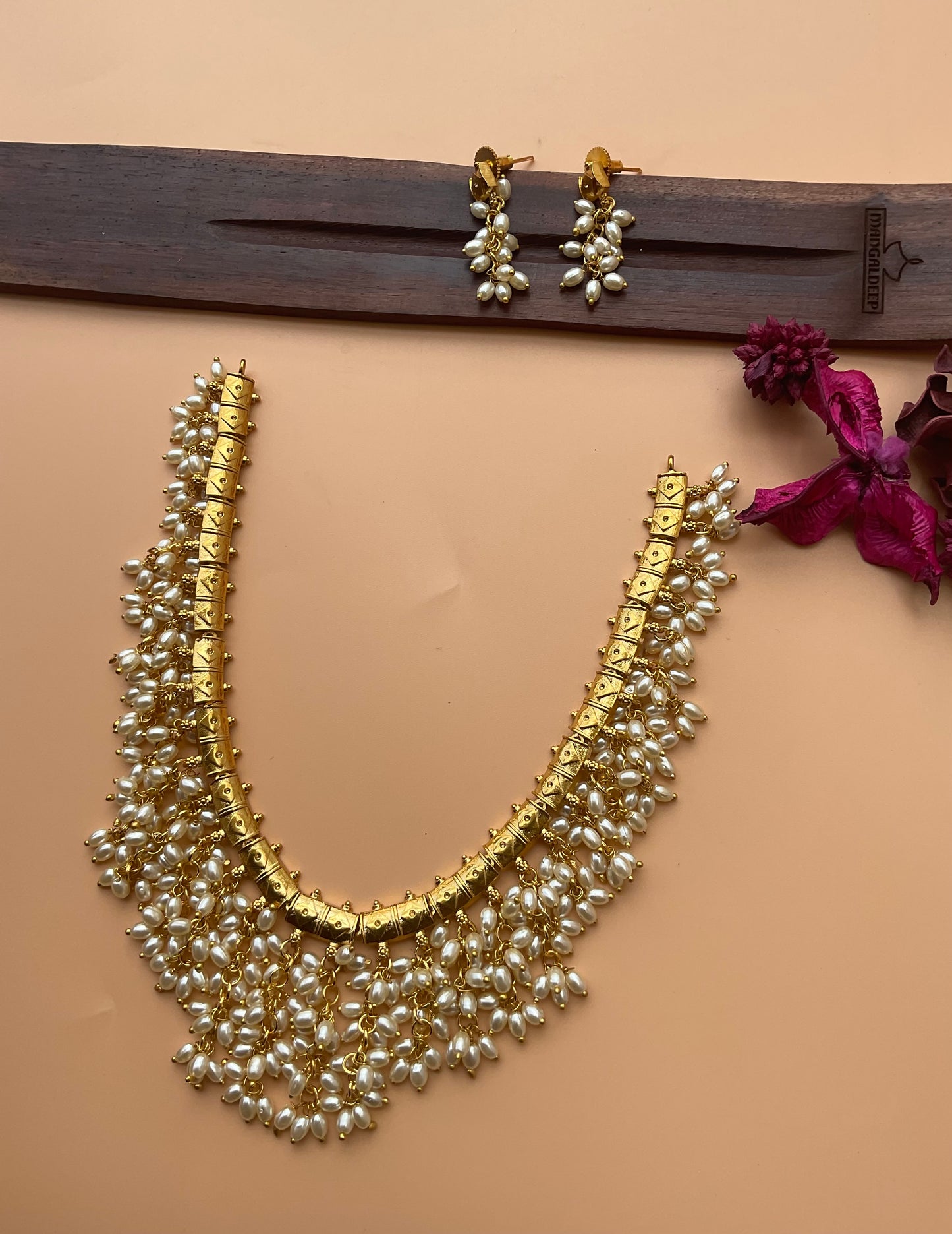 Rice pearls layered necklace