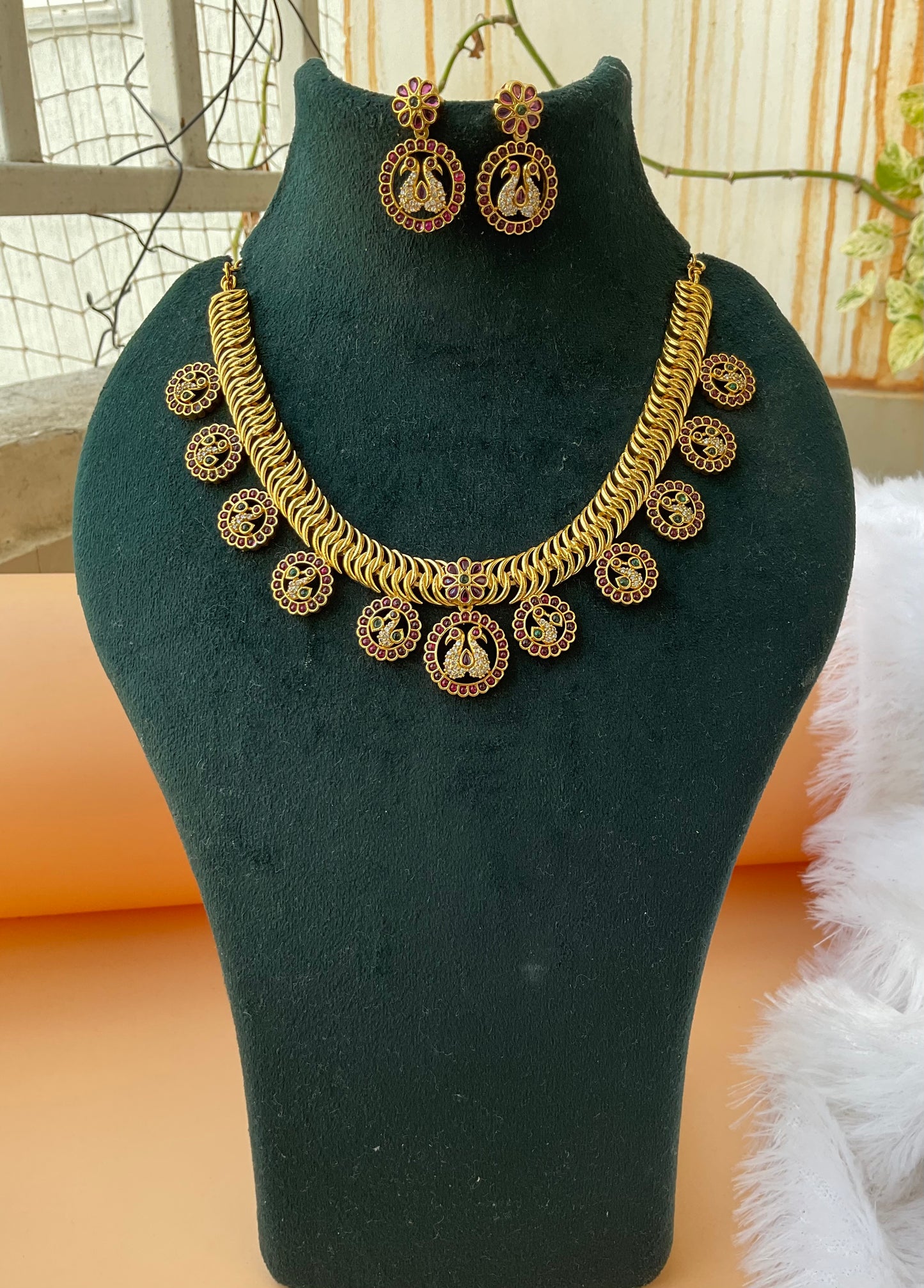 Jelebi Kemp Stone Bottu Mala Necklace