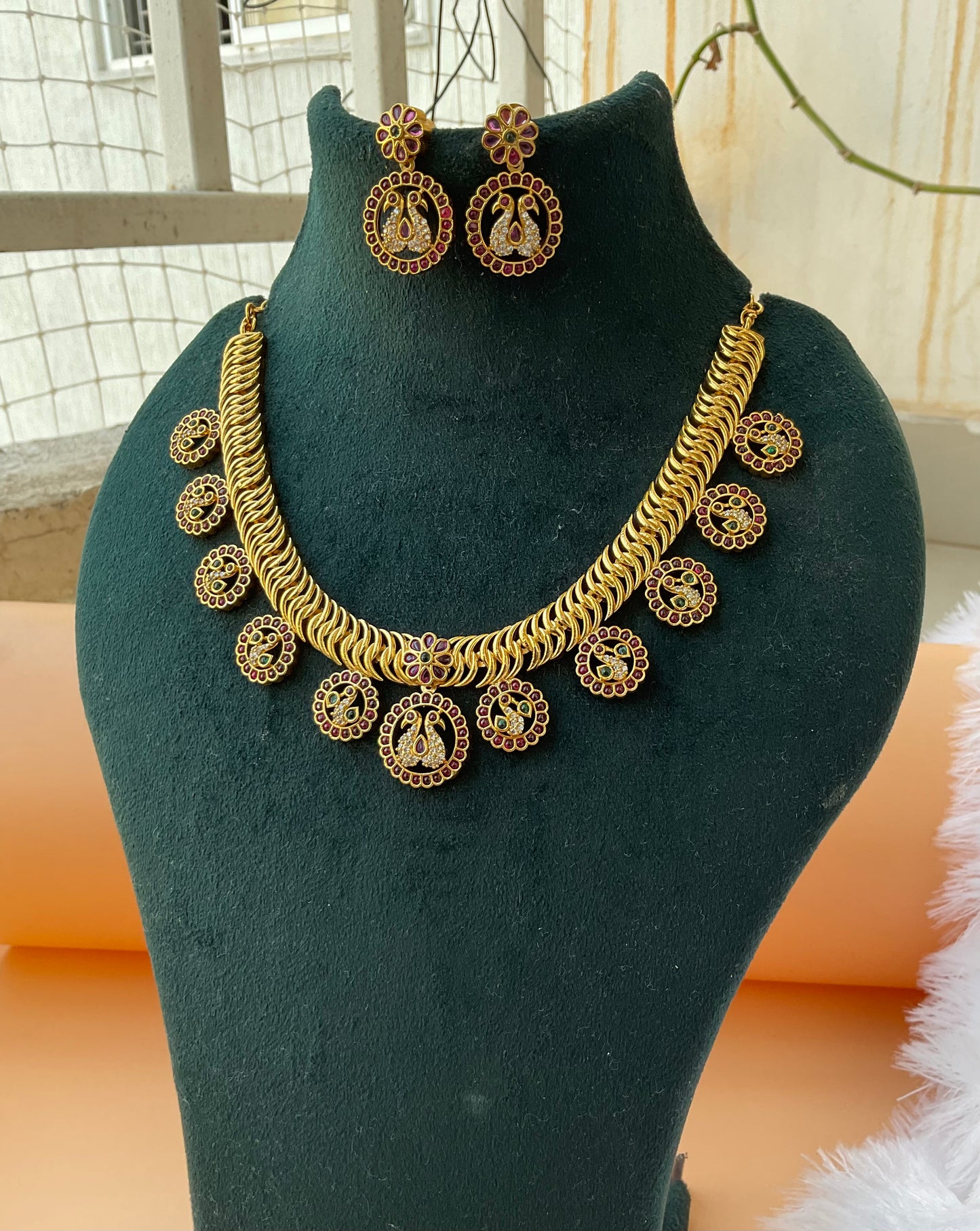 Jelebi Kemp Stone Bottu Mala Necklace