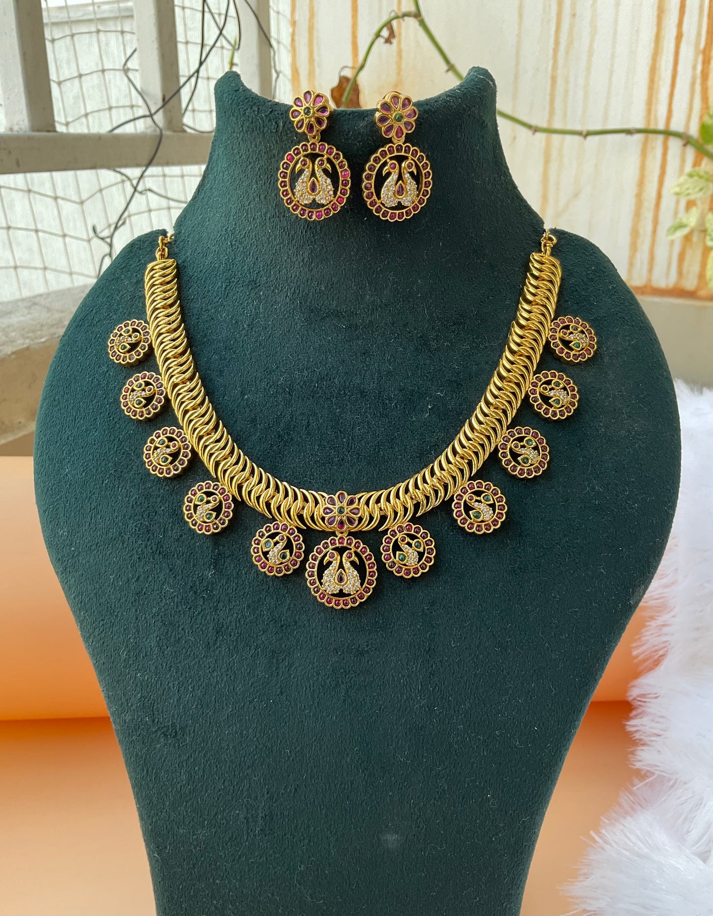 Jelebi Kemp Stone Bottu Mala Necklace