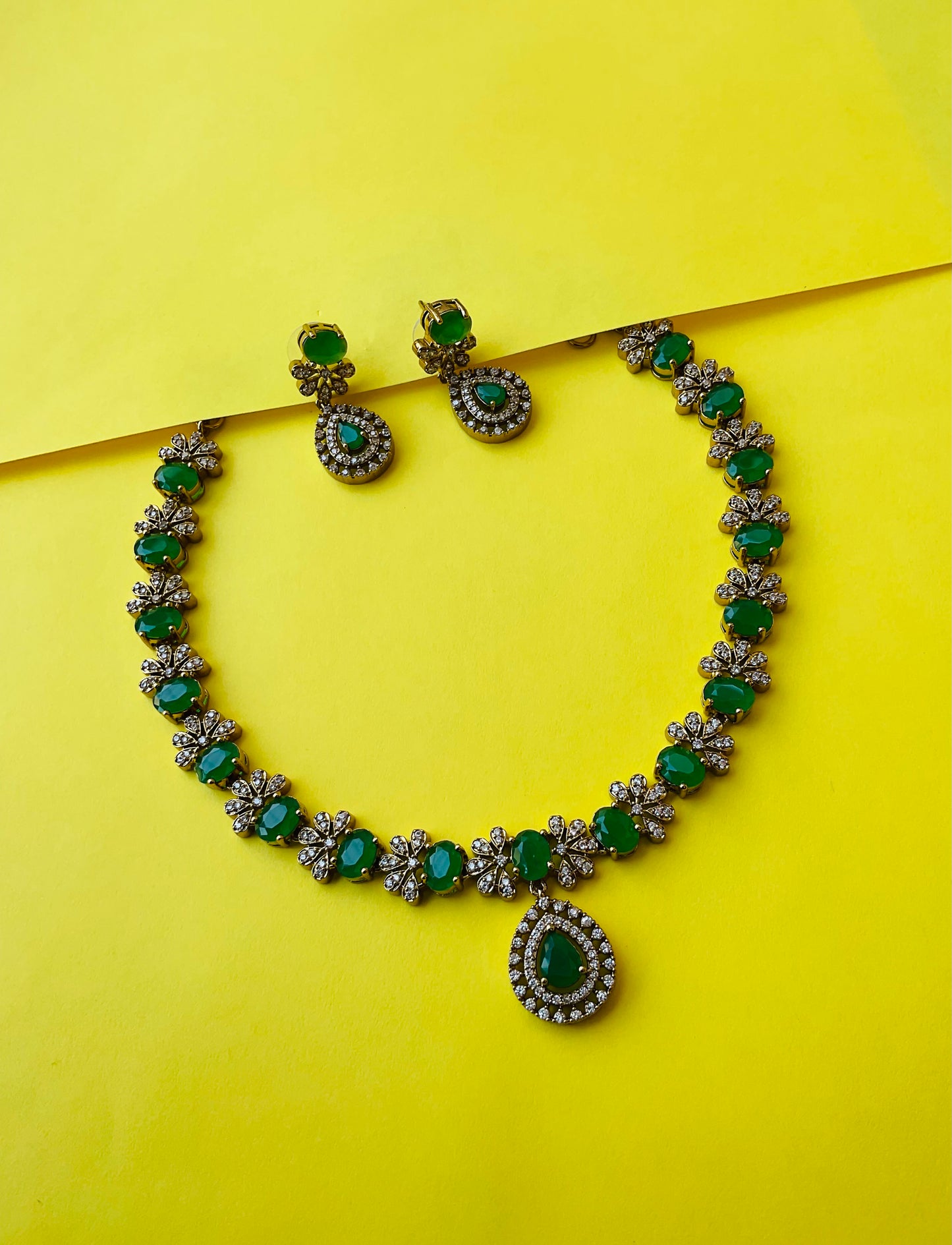 Emerald Green Floral Necklace